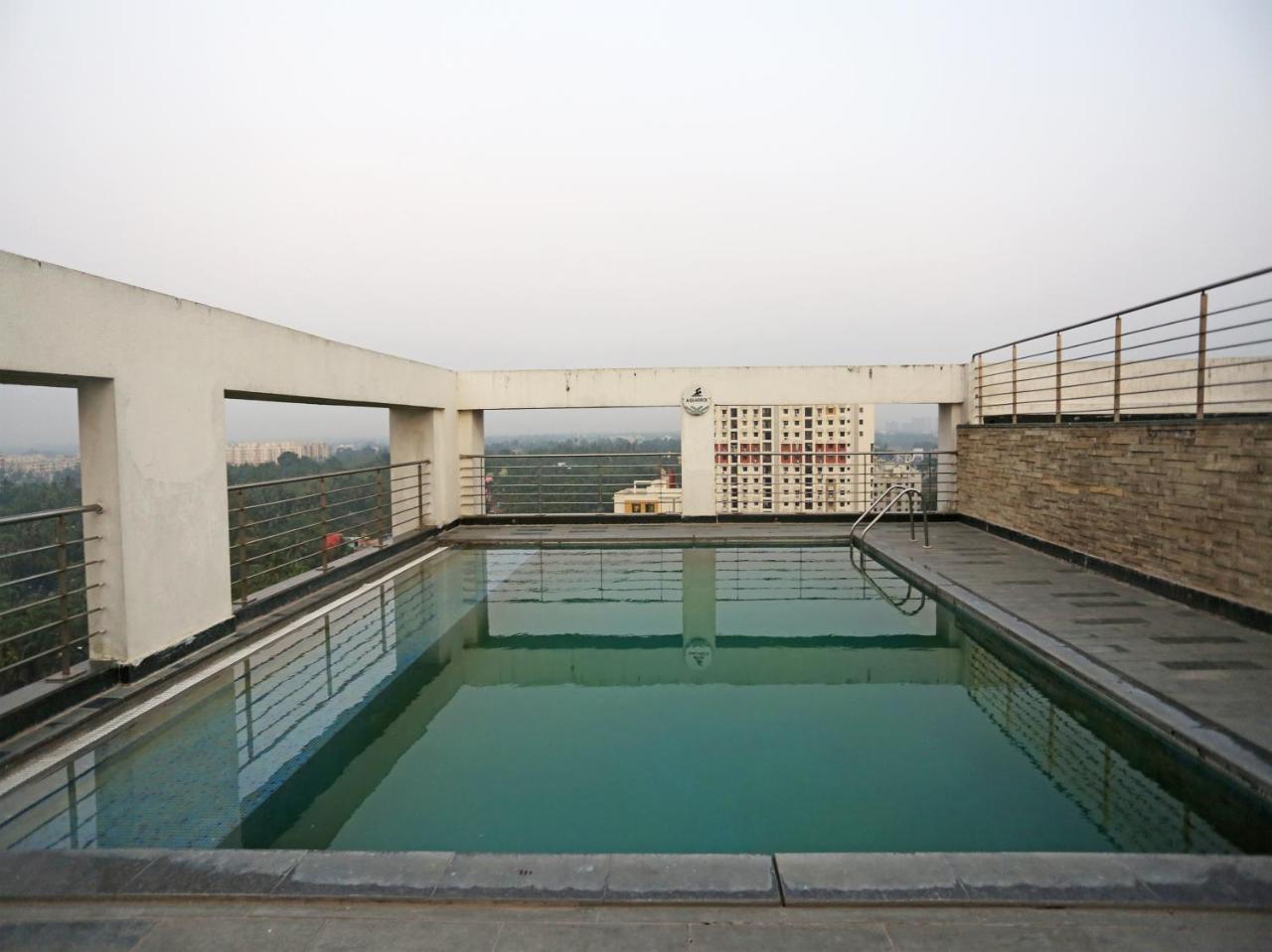 Capital O 10212 Hotel West Willows Xanadu Calcutta Eksteriør billede