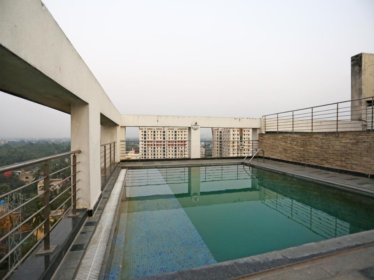 Capital O 10212 Hotel West Willows Xanadu Calcutta Eksteriør billede