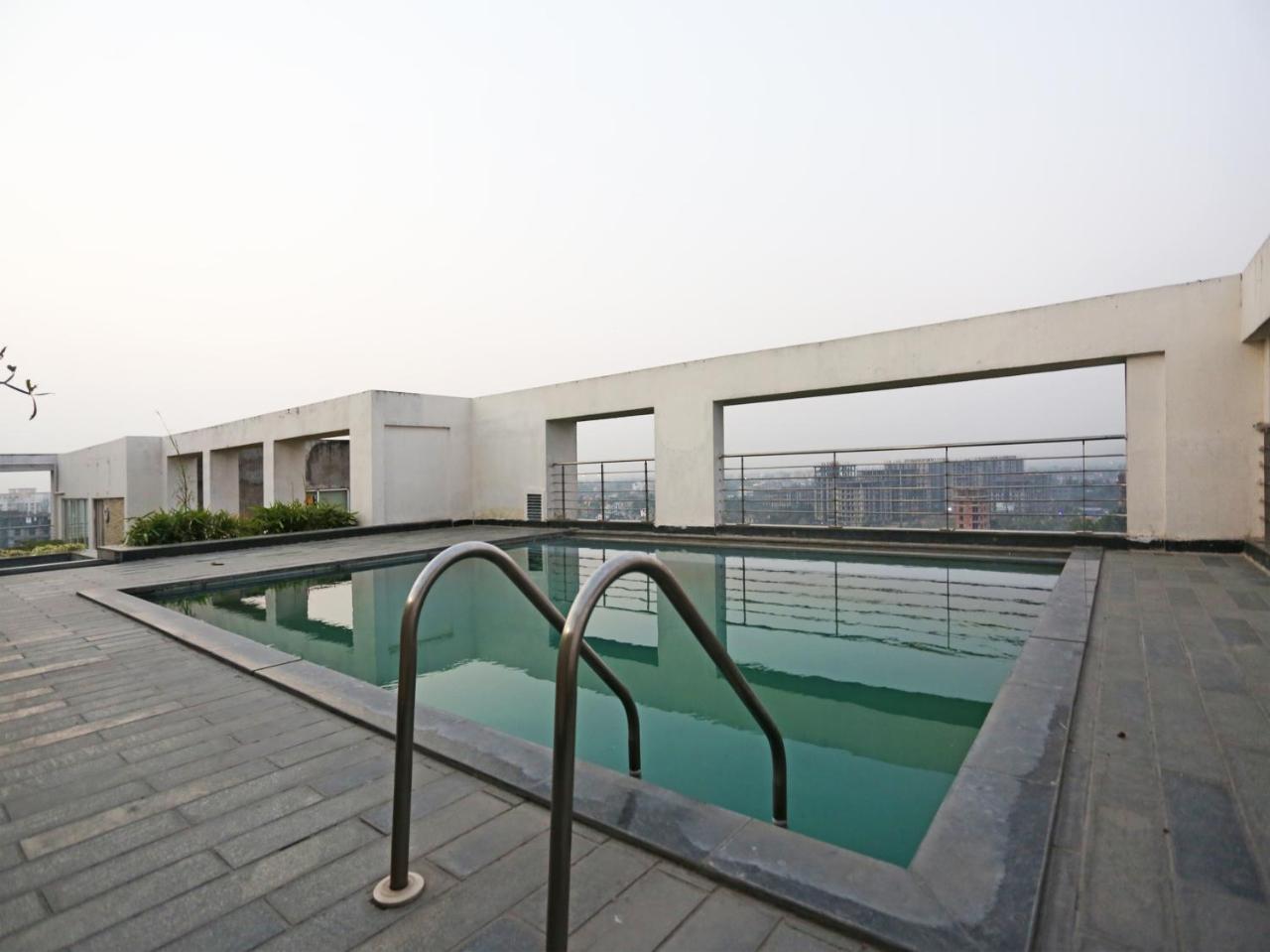 Capital O 10212 Hotel West Willows Xanadu Calcutta Eksteriør billede