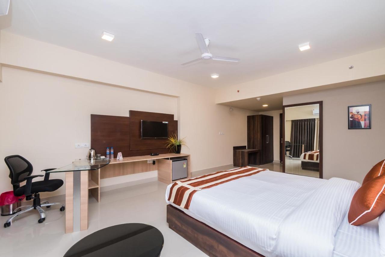 Capital O 10212 Hotel West Willows Xanadu Calcutta Eksteriør billede