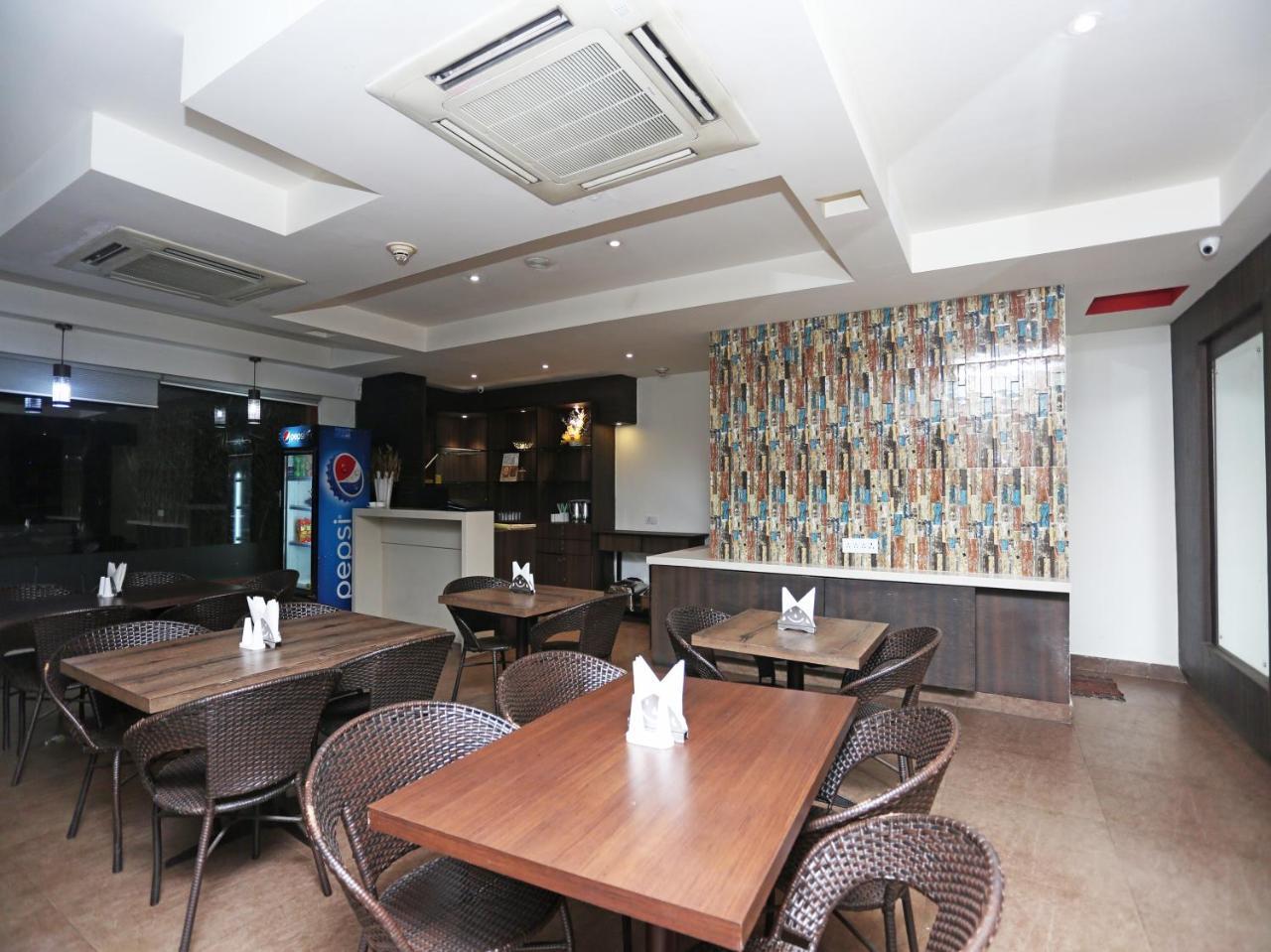 Capital O 10212 Hotel West Willows Xanadu Calcutta Eksteriør billede