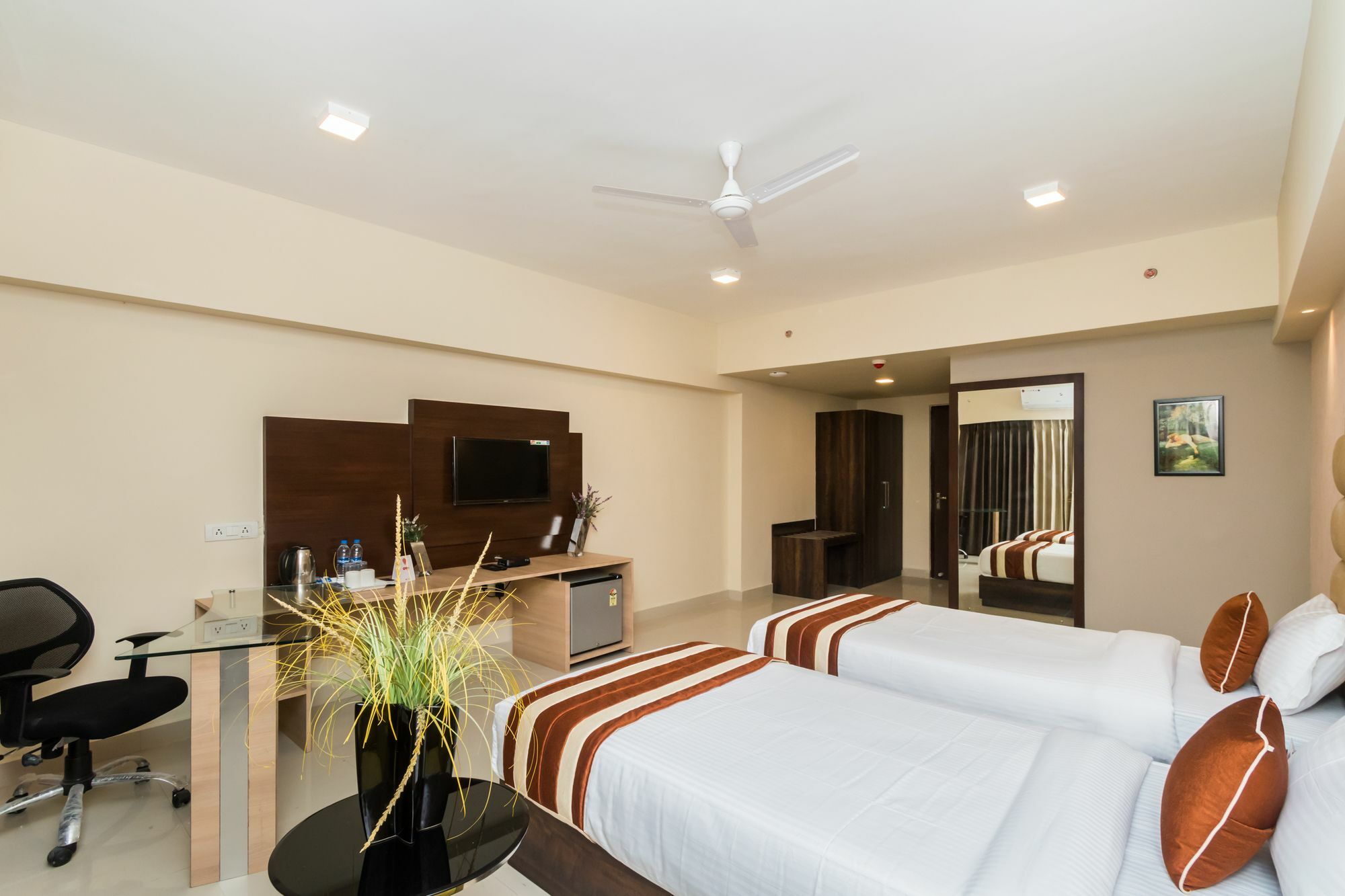 Capital O 10212 Hotel West Willows Xanadu Calcutta Eksteriør billede